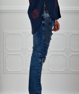 Ανδρικά σκούρα μπλε τζιν με φερμουάρ και φθορές στα γόνατα D36