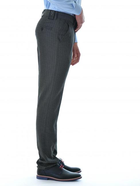 Ανδρικό εφαρμοστό παντελόνι με 5 τσέπες από ανάγλυφο ύφασμαμαύρο χρώμα