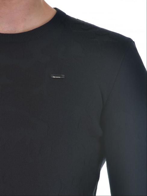 Ανδρικό πουλόβερ με σχέδια μαύρο χρώμα