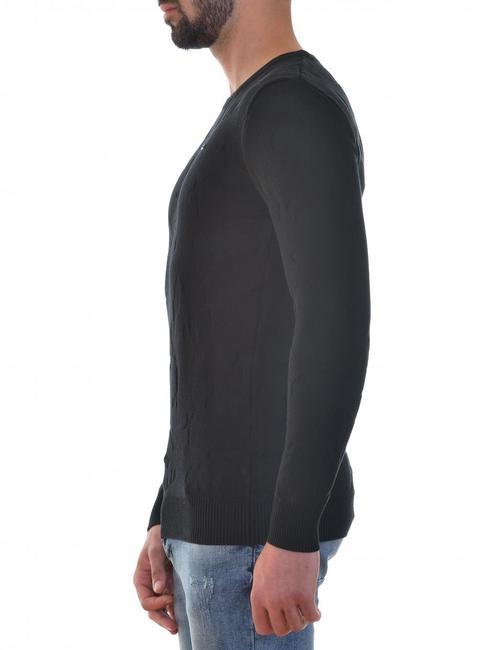 Ανδρικό πουλόβερ με σχέδια μαύρο χρώμα