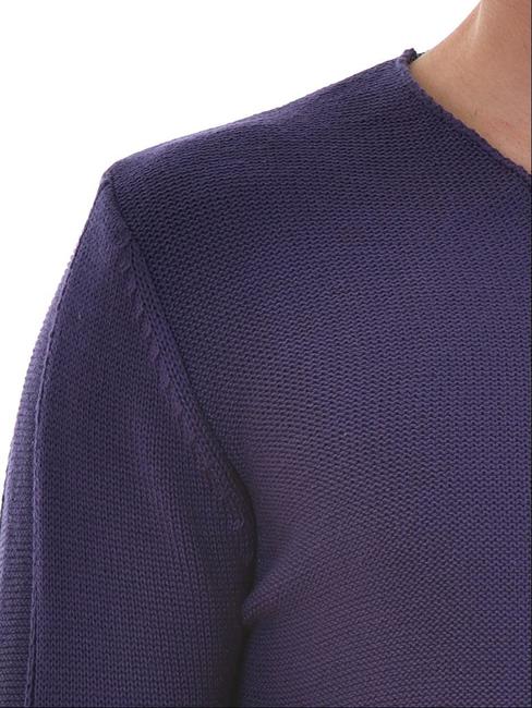 Ανδρικό μονόχρωμο μοβ πουλόβερ με  λαιμόκοψη V