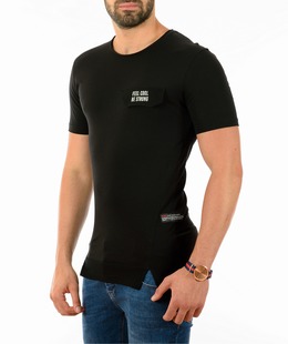 Ανδρικό μαύρο μπλουζάκι με μικρή τσέπη και επιγραφή