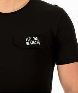 Ανδρικό μαύρο μπλουζάκι με μικρή τσέπη και επιγραφή