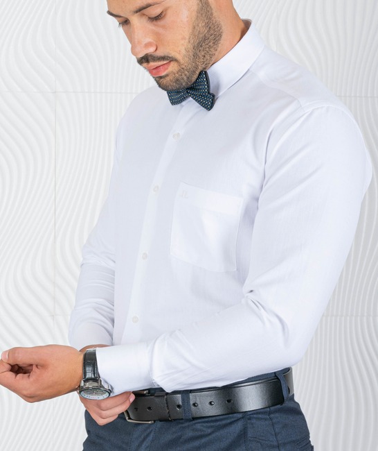 Ανδρικό λευκό πουκάμισο σε διακριτική λευκή διακόσμηση με τσέπη