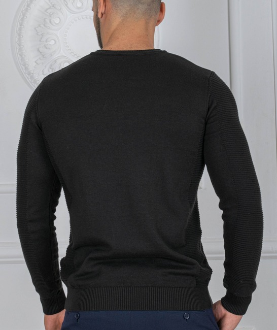 Ανδρικό μαύρο πουλόβερ με λαιμόκοψη V