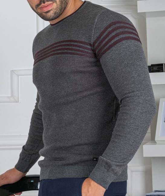 Ανδρικό πουλόβερ χρώμα σκούρο γκρι με οριζόντιες ρίγες
