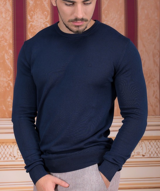 Ανδρικό πουλόβερ με στρογγυλό λαιμόκοψη  χρώμα σκούρο μπλε