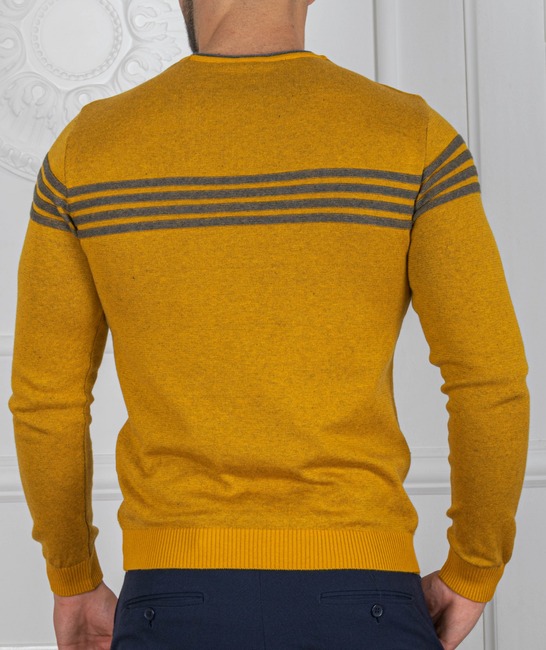 Ανδρικό πουλόβερ σε χρώμα μουστάρδας με οριζόντιες ρίγες