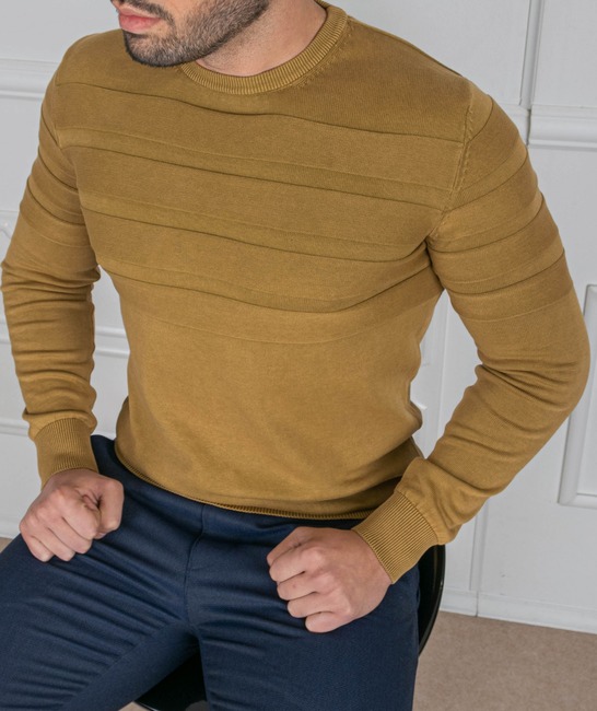 Ανδρικό πουλόβερ με οριζόντιες ρίγες σκούρο χρώμα μουστάρδας