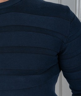 Ανδρικό πουλόβερ με οριζόντιες ρίγες σκούρο μπλε