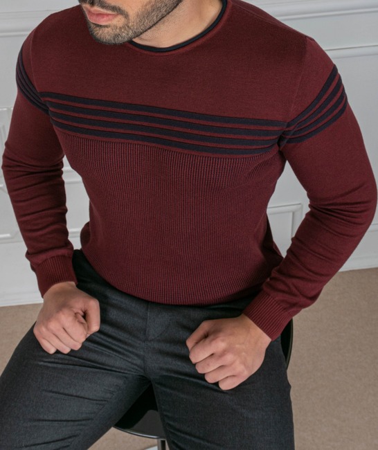 Ανδρικό μπορντό πουλόβερ με οριζόντιες ρίγες