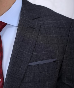 Κομψό κλασικό σκούρο γκρι καρό ανδρικό κοστούμι