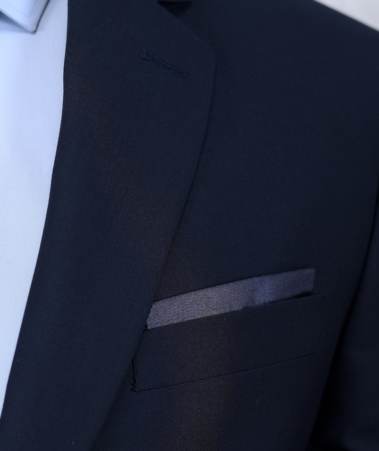 Κλασικό ανδρικό κοστούμι σε σκούρο μπλε χρώμα