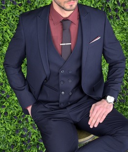 Ανδρικό κοστούμι τριών τεμαχίων σε μπλε ναυτικό
