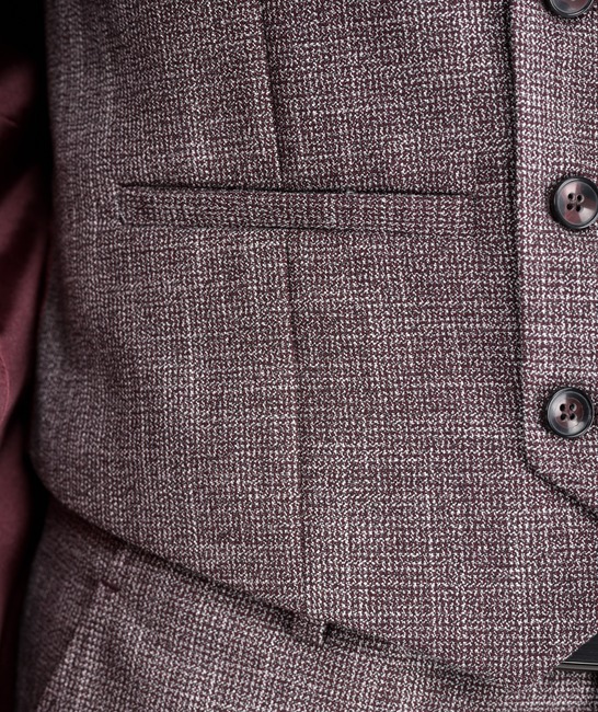 Κομψό κοστούμι τριών τεμαχίων σε μπορντό
