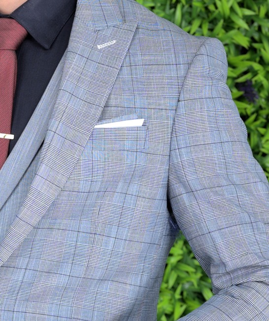 Κομψό ανδρικό καρό κοστούμι τριών τεμαχίων σε γαλάζιο χρώμα 