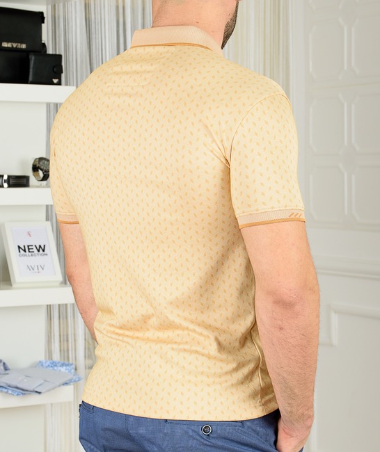 Ανδρικό μπλουζάκι με γιακά χρώμα μουσταρδί