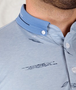 Ανδρικό μπλε μπλουζάκι με μικρά φύλλα και σχέδια