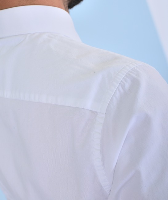 Ανδρικό λευκό βαμβακερό πουκάμισο με κεντημένο λογότυπο