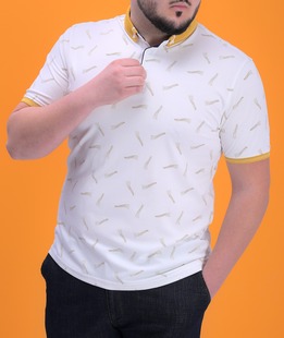 Ανδρική λευκή μπλούζα μεγάλου μεγέθους με γιακά σε κίτρινα στοιχεία