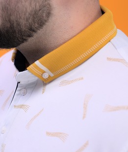 Ανδρική λευκή μπλούζα μεγάλου μεγέθους με γιακά σε κίτρινα στοιχεία