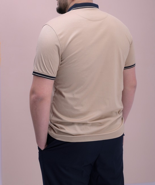Μπεζ μπλουζάκι με διακοσμητική τσέπη μεγάλου μεγέθους
