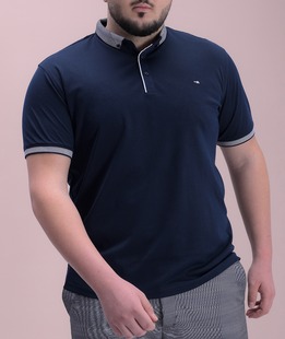 Σκούρο μπλε ανδρικό μπλουζάκι μεγάλου μεγέθους με γιακά και λογότυπο