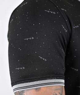 Ανδρικό μαύρο μπλουζάκι με διακοσμητικές επιγραφές