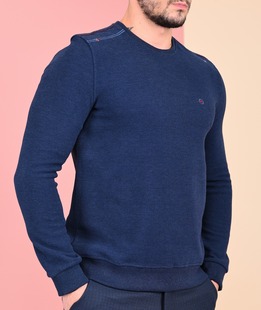 Ανδρική μπλε μπλούζα με κεντημένο λογότυπο και στοιχειά 