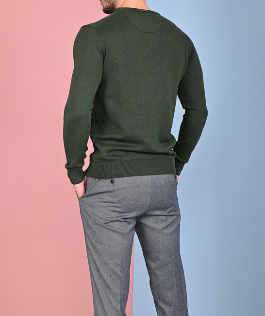 Ανδρικό πράσινο πουλόβερ με στρογγυλή λαιμόκοψη και σχέδια