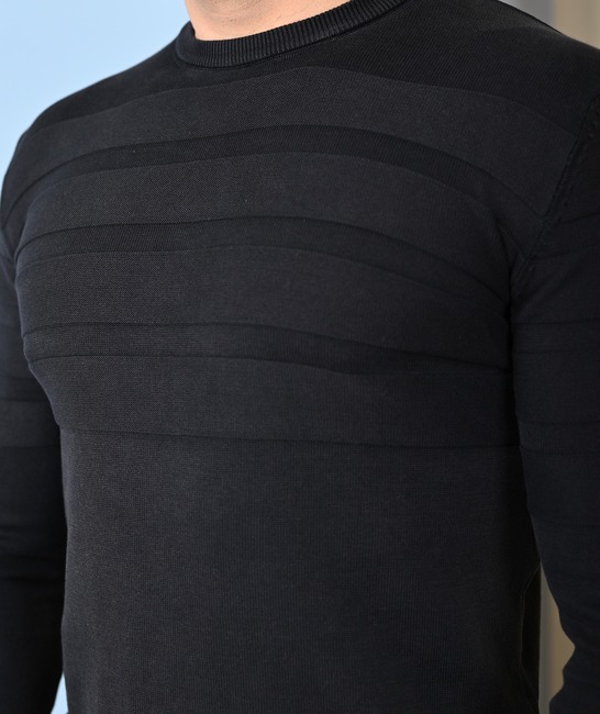 Ανδρικό πουλόβερ με οριζόντιες ρίγες χρώμα μαύρο 