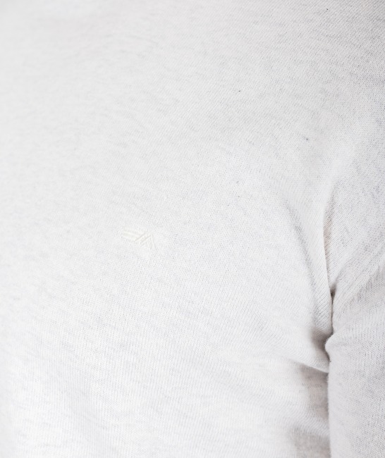  Μονόχρωμο λευκό ανδρικό πουλόβερ τύπου μελανζέ 