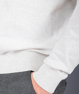  Μονόχρωμο λευκό ανδρικό πουλόβερ τύπου μελανζέ 