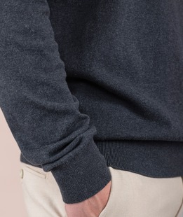 Μονόχρωμο γκρι ανδρικό πουλόβερ