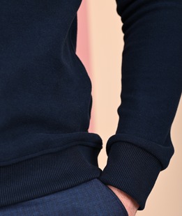 Ανδρική μπλε μπλούζα με επιγραφή από πυκνή πλέξη