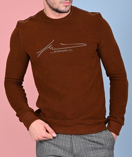 Ανδρική καφέ μπλούζα με επιγραφή από πυκνή πλέξη