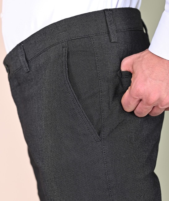 Ανδρικό μαύρο παντελόνι από ανάγλυφο ύφασμα