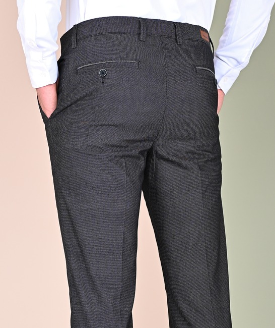 Ανδρικό μαύρο παντελόνι από ανάγλυφο ύφασμα