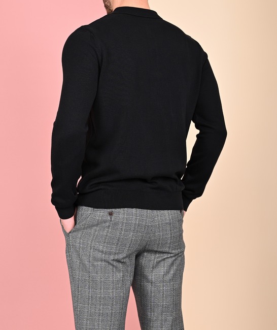 Ανδρικό πλεκτό πουλόβερ με τρία κουμπιά σε μαύρο χρώμα
