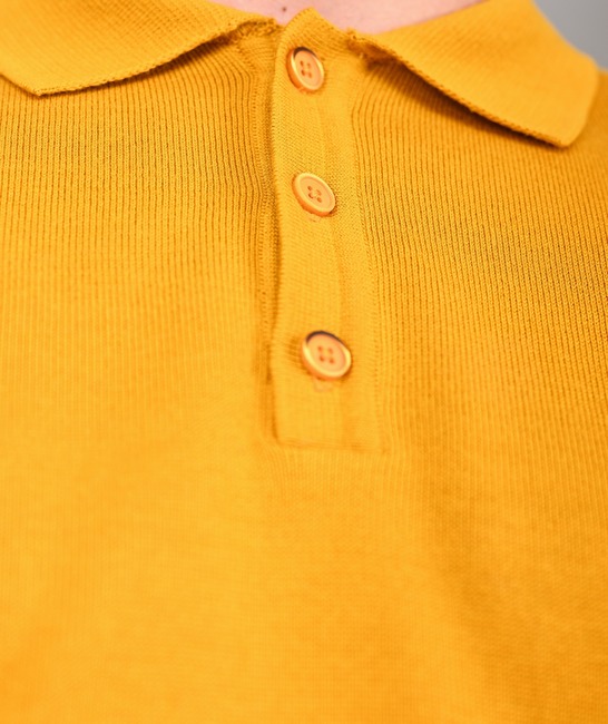 Ανδρικό πλεκτό πουλόβερ με τρία κουμπιά σε μουσταρδί χρώμα 	
