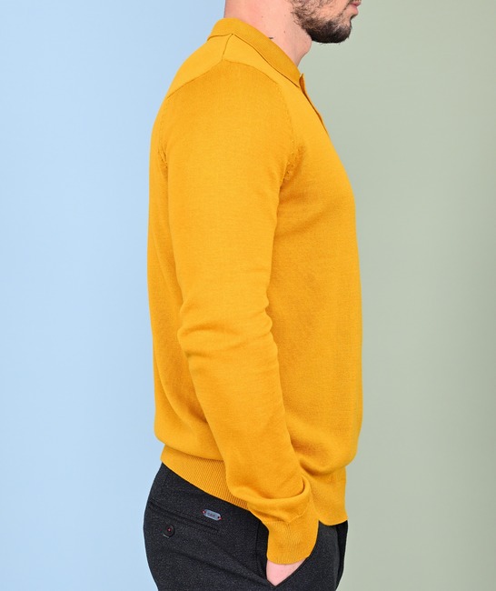 Ανδρικό πλεκτό πουλόβερ με τρία κουμπιά σε μουσταρδί χρώμα 	