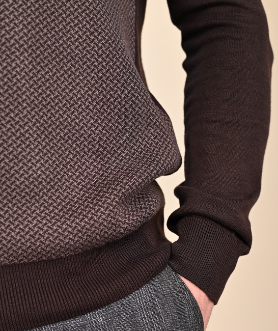 Ανδρικό πουλόβερ σε καφέ ματ χρώμα