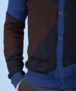 Ανδρική πλεκτή ζακέτα μπλε-μαύρο με κουμπιά