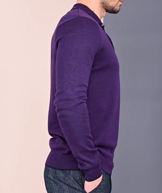 Ανδρικό μοβ πουλόβερ με υφασμάτινο κάλυμμα πάνω από τα κουμπιά 