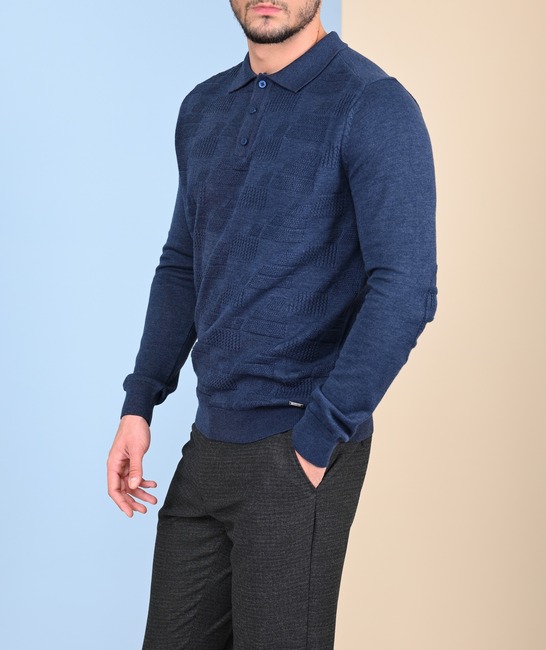 Ανδρικό μπλε πουλόβερ με γιακά και γραφικά σχέδια