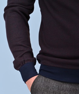 Ανδρική μπλούζα με σκούρο μπλε γιακά