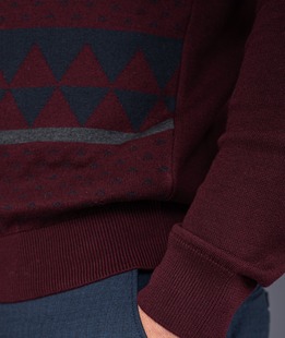  Ανδρικό μπορντό πουλόβερ με πράσινα τρίγωνα και ρίγες
