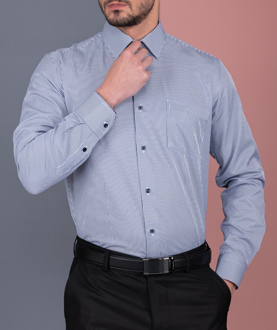 Κομψό ανδρικό πουκάμισο με μπλε ρίγες με τσέπη