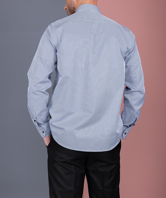 Κομψό ανδρικό πουκάμισο με μπλε ρίγες με τσέπη
