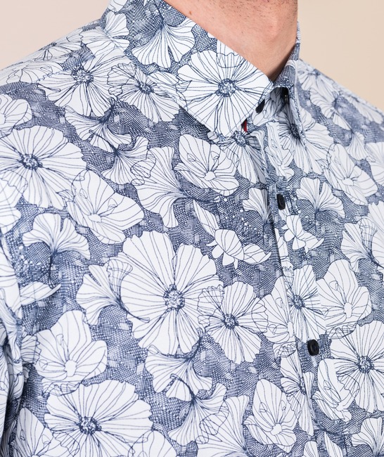 Άσπρο ανδρικό πουκάμισο με περίγραμμα λουλούδια